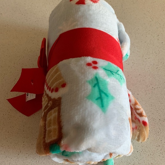 Gingerbread Blanket Holiday Time Red and White Festive - Picture 5 of 11